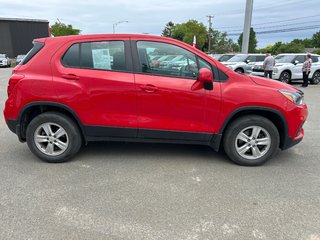 Chevrolet Trax LS 2020 à Chandler, Québec - 2 - w320h240px