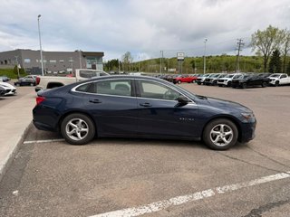 Chevrolet Malibu LS 2016 à Québec, Québec - 4 - w320h240px