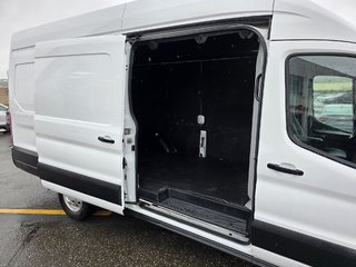 Ford TRANSIT T-250 EL AWD CARGO VAN  2023 à Rivière-du-Loup, Québec - 5 - w320h240px