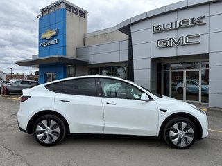 2024 Tesla Model Y STD RANGE in Drummondville, Quebec - 3 - w320h240px