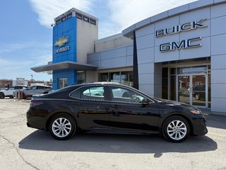 2021 Toyota Camry SE in Drummondville, Quebec - 4 - w320h240px