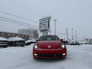 Volkswagen Beetle 18 TSI Convertible TECH PKG 2015 à Drummondville, Québec - 2 - w320h240px