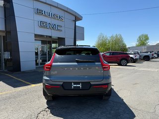 Volvo XC40 R-Design 2022 à Drummondville, Québec - 4 - w320h240px