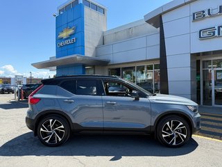 Volvo XC40 R-Design 2022 à Drummondville, Québec - 3 - w320h240px