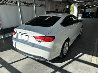 Chrysler 200 Limited 2015 à Cowansville, Québec - 3 - w320h240px