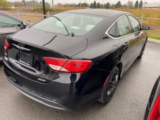 Chrysler 200 LX 2015 à Cowansville, Québec - 4 - w320h240px