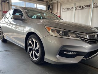 2017 Honda Accord Sedan SE in Cowansville, Quebec - 4 - w320h240px