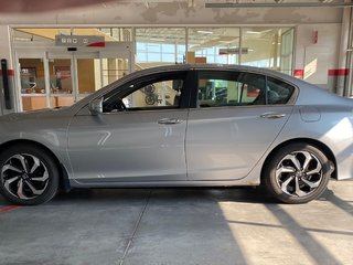 2017 Honda Accord Sedan SE in Cowansville, Quebec - 2 - w320h240px