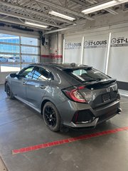 2017  Civic Hatchback LX in Cowansville, Quebec - 3 - w320h240px