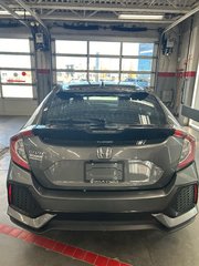 2017  Civic Hatchback LX in Cowansville, Quebec - 4 - w320h240px