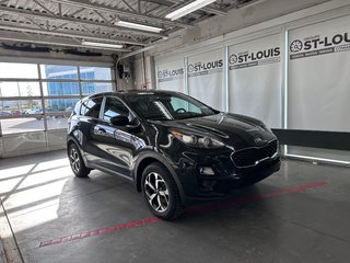Kia Sportage LX / AWD 2021 à Cowansville, Québec - 3 - w320h240px