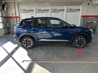 2025 Nissan Kicks SV AWD in Cowansville, Quebec - 2 - w320h240px