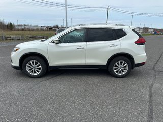 2017 Nissan Rogue SV AWD in Cowansville, Quebec - 5 - w320h240px