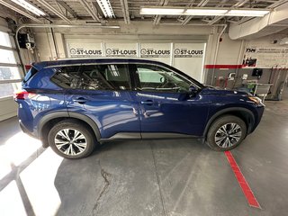 2021 Nissan Rogue SV in Cowansville, Quebec - 2 - w320h240px