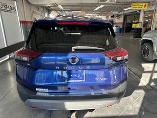 2021 Nissan Rogue SV in Cowansville, Quebec - 4 - w320h240px