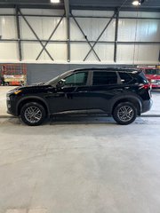 Nissan Rogue S AWD 2023 à Cowansville, Québec - 2 - w320h240px