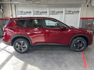 2024  Rogue SV Moonroof in Cowansville, Quebec - 3 - w320h240px