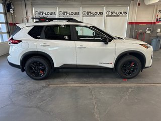 Nissan Rogue Rock Creek AWD 2026 à Cowansville, Québec - 2 - w320h240px