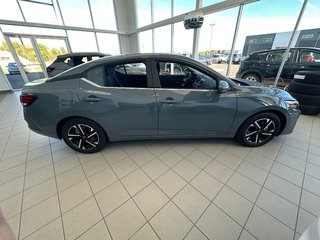 Nissan Sentra SV Toit ouvrant 2025 à Cowansville, Québec - 2 - w320h240px