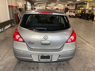 2011 Nissan Versa 1.8 S in Cowansville, Quebec - 6 - w320h240px