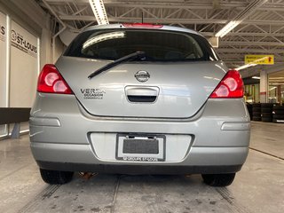 2011 Nissan Versa 1.8 S in Cowansville, Quebec - 4 - w320h240px