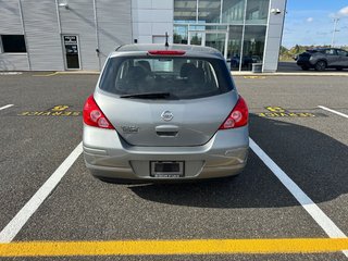 Nissan Versa 1.8 S 2011 à Cowansville, Québec - 2 - w320h240px