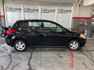 Nissan Versa 1.8 S 2011 à Cowansville, Québec - 2 - w320h240px