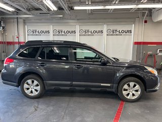 2011 Subaru Outback 2.5i Prem AWD/Pwr Moon in Cowansville, Quebec - 2 - w320h240px