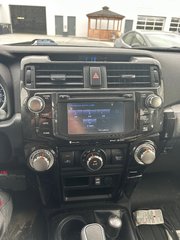 2016 Toyota 4Runner SR5 in Cowansville, Quebec - 6 - w320h240px