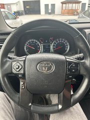 2016 Toyota 4Runner SR5 in Cowansville, Quebec - 4 - w320h240px