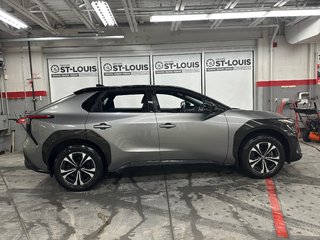 2023 Toyota bZ4X XLE AWD in Cowansville, Quebec - 6 - w320h240px