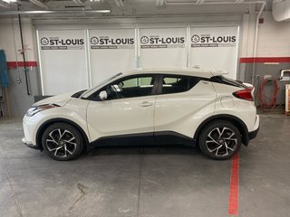 2021 Toyota C-HR XLE Premium in Cowansville, Quebec - 2 - w320h240px