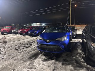 2021 Toyota C-HR XLE Premium in Cowansville, Quebec - 2 - w320h240px