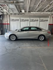 2016 Toyota Camry Hybrid Hybride LE in Cowansville, Quebec - 5 - w320h240px