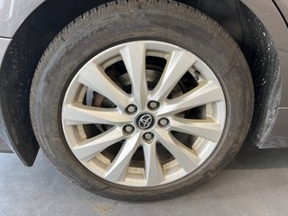 Toyota Camry Hybrid  2018 à Cowansville, Québec - 4 - w320h240px