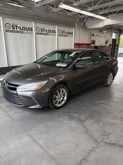 Toyota Camry LE 2015 à Cowansville, Québec - 4 - w320h240px
