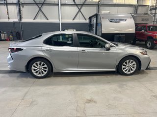 2023  Camry SE awd in Cowansville, Quebec - 6 - w320h240px