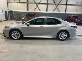 2023  Camry SE awd in Cowansville, Quebec - 3 - w320h240px