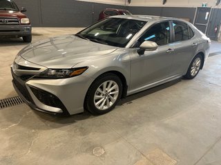 2023  Camry SE awd in Cowansville, Quebec - 2 - w320h240px