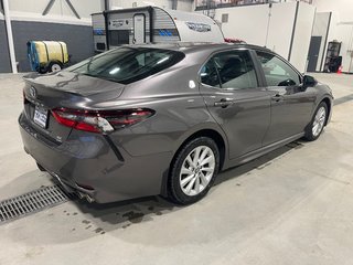 2023  Camry SE AWD in Cowansville, Quebec - 5 - w320h240px