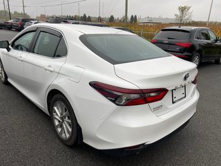 Toyota Camry Hybrid LE 2023 à Cowansville, Québec - 2 - w320h240px