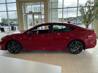 2025 Toyota Camry XSE hybride AWD in Cowansville, Quebec - 2 - w320h240px