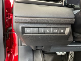 2025 Toyota Camry XSE hybride AWD in Cowansville, Quebec - 5 - w320h240px
