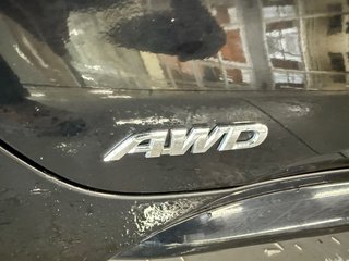 Toyota COROLLA HYBRID LE AWD 2023 à Cowansville, Québec - 6 - w320h240px