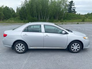 2010 Toyota Corolla CE in Cowansville, Quebec - 4 - w320h240px