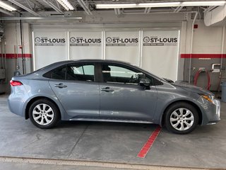 Toyota Corolla LE 2022 à Cowansville, Québec - 2 - w320h240px