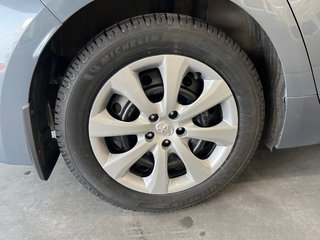 Toyota Corolla LE 2022 à Cowansville, Québec - 3 - w320h240px