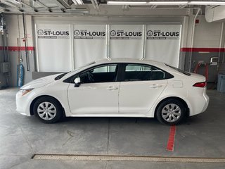 2022 Toyota Corolla L in Cowansville, Quebec - 2 - w320h240px