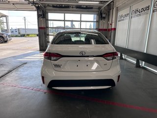 Toyota Corolla LE - Sièges Chauffants - Détecteur d'Angle Mort - 2022 à Cowansville, Québec - 4 - w320h240px