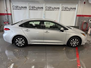 2022 Toyota Corolla Hybrid in Cowansville, Quebec - 6 - w320h240px